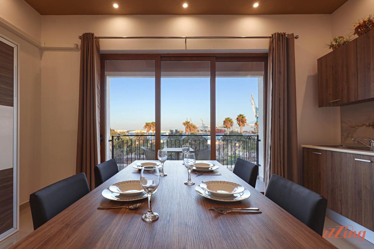 Gem Beachfront Apt With Amazing Bay And Sea Views Birżebbuġa Eksteriør billede