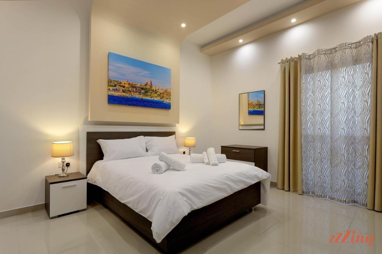 Gem Beachfront Apt With Amazing Bay And Sea Views Birżebbuġa Eksteriør billede