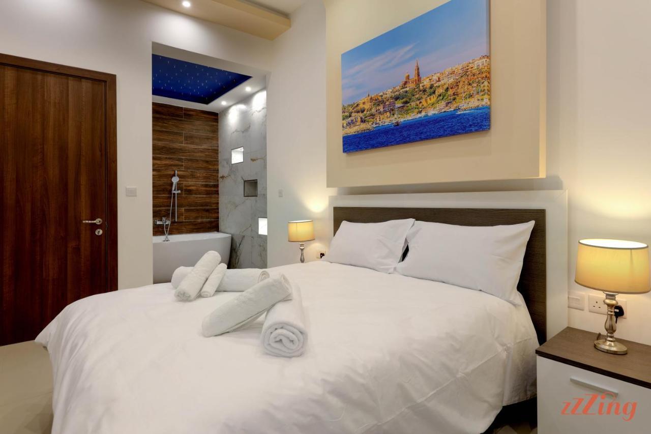 Gem Beachfront Apt With Amazing Bay And Sea Views Birżebbuġa Eksteriør billede